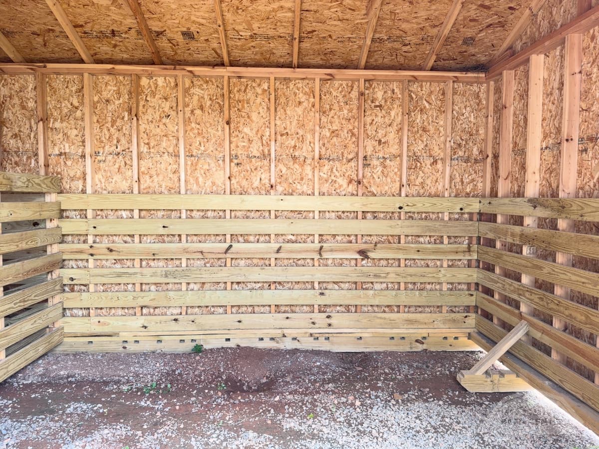 12x32 Animal Shelter – with tack room — photo 3
