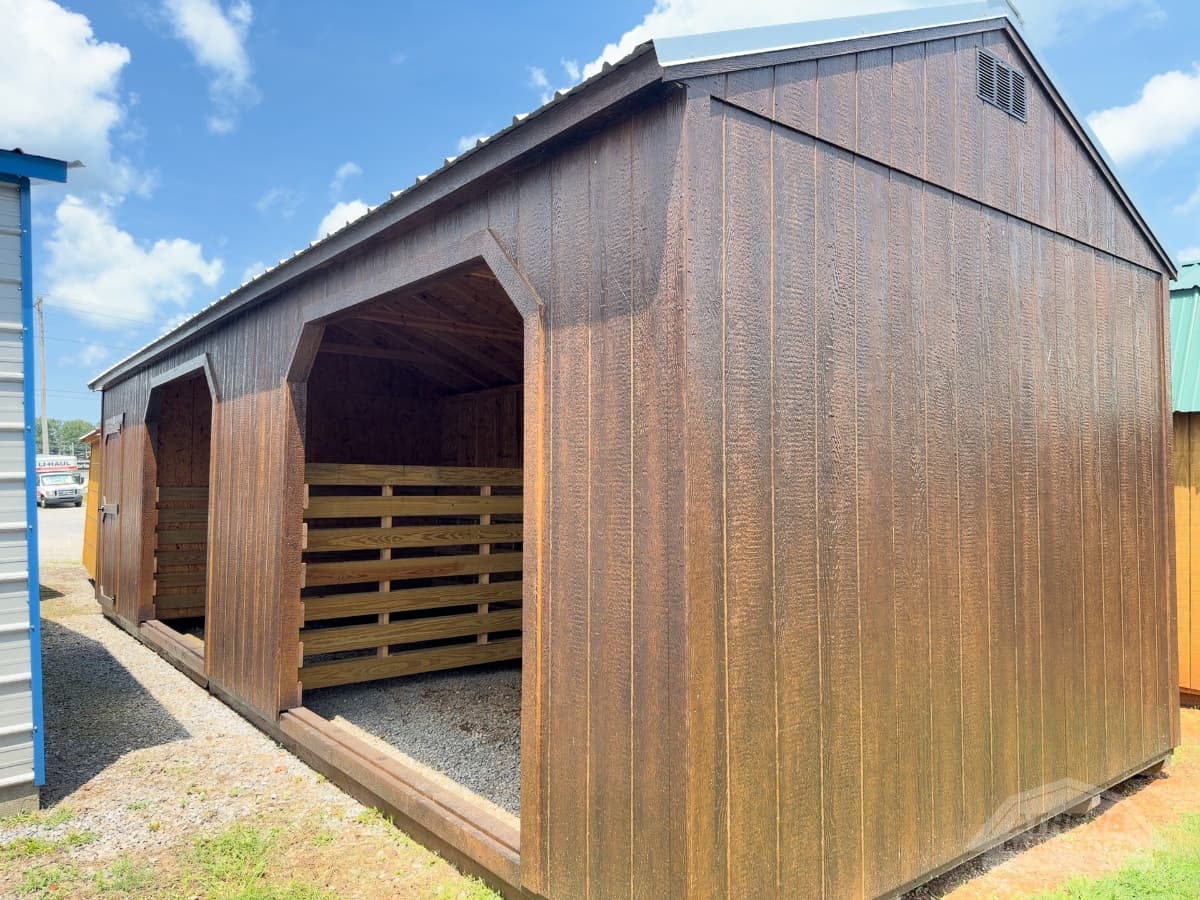 12x32 Animal Shelter – with tack room — photo 2